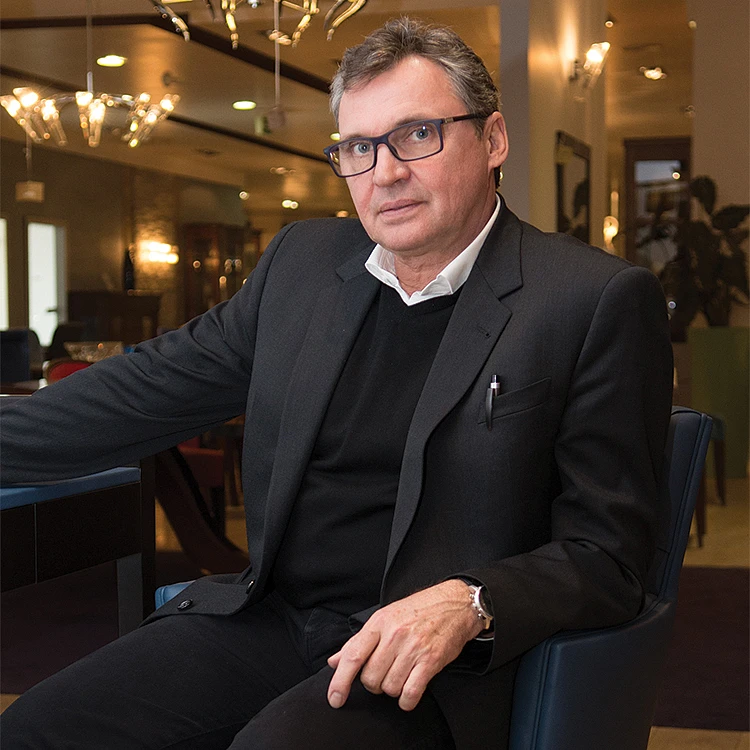 Piotr-Kurleto-prezes-Maxfliz.jpg Sukces rodzi się z pasji. Rozmowa z Piotrem Kurleto - prezesem Maxfliz | Wyposażenie wnętrz MAXFLIZ