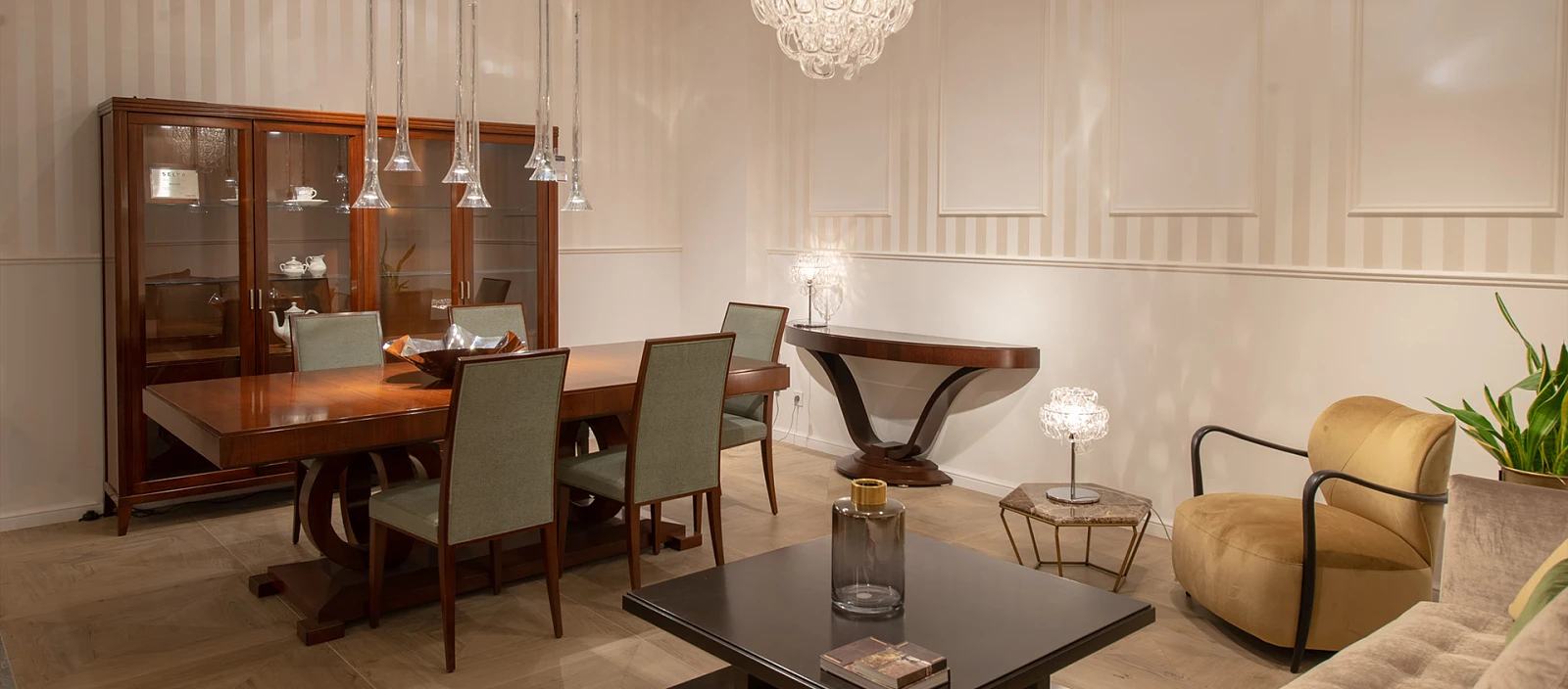 jadalnia-meble-wnetrze-maxfliz-salon-fotel1920x845.jpg Moda przemija, styl klasyczny nigdy. | Wyposażenie wnętrz MAXFLIZ