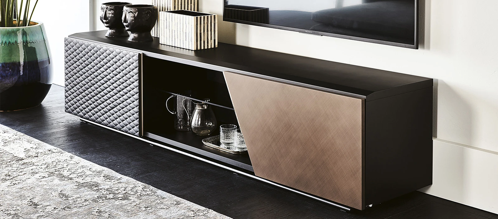aston-tv.jpg Cattelan Italia-włoska tradycja i eleganckie meble | Wyposażenie wnętrz MAXFLIZ