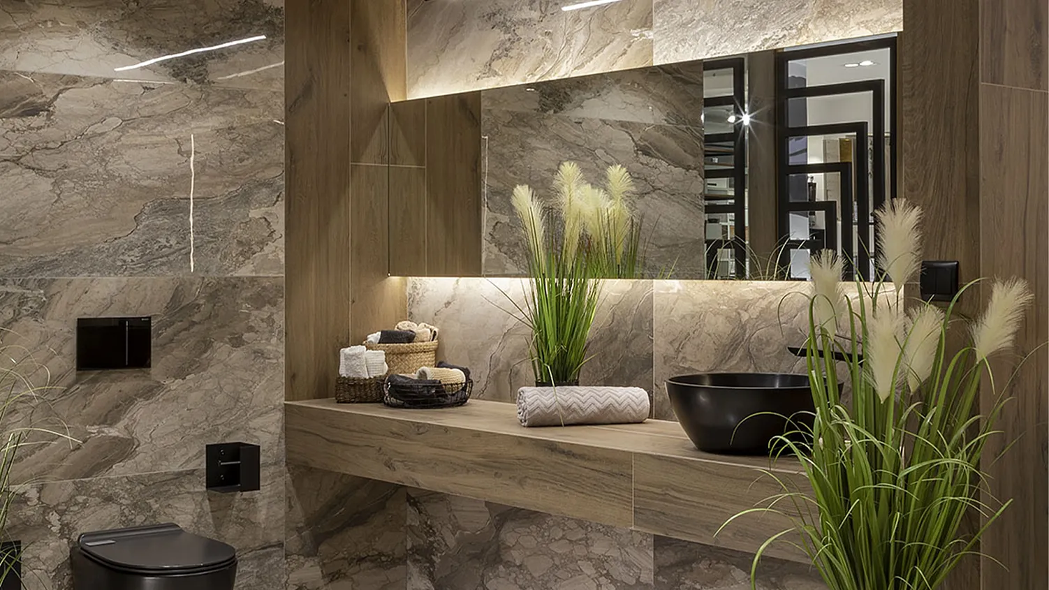 luksusowa-toaleta-z-czarna-armatura (1).jpg Ciemna Łazienka z Drewnem | Aranżacja Maxfliz