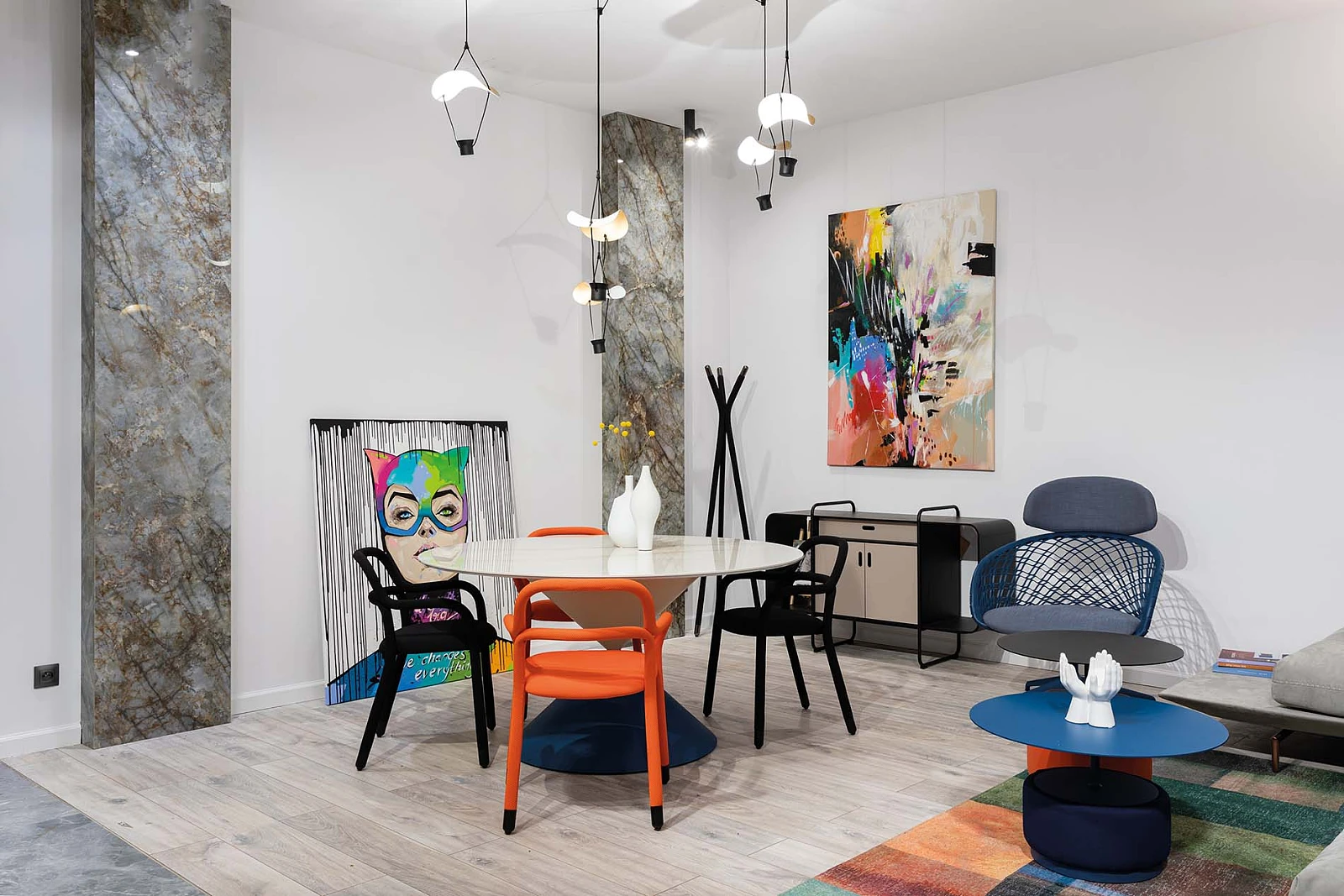 Salon emanujący artyzmem - 2.jpg Salon emanujący artyzmem, czyli nowa aranżacja w salonach Maxfliz | Wyposażenie wnętrz MAXFLIZ