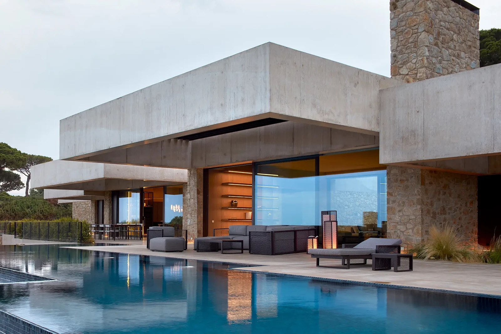 Vondom-The-Factory-Casa-La-Roca-8.jpg [165.43 KB]
