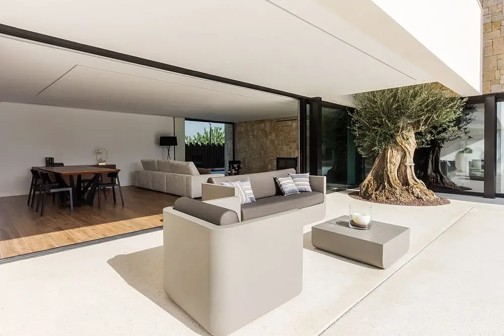 outdoor-design-furniture-ulm-ramon-esteve-private-house-project-las-cumbres-valencia-by-chiralt-arquitectos-2.jpg [43.99 KB]