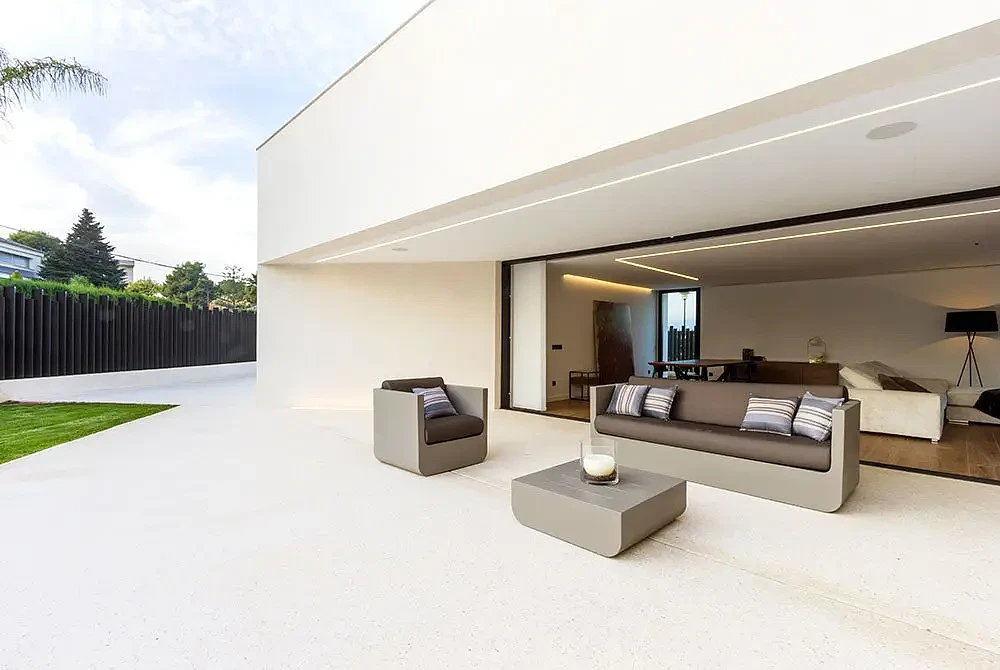 outdoor-design-furniture-ulm-ramon-esteve-private-house-project-las-cumbres-valencia-by-chiralt-arquitectos-5.jpg [34.54 KB]