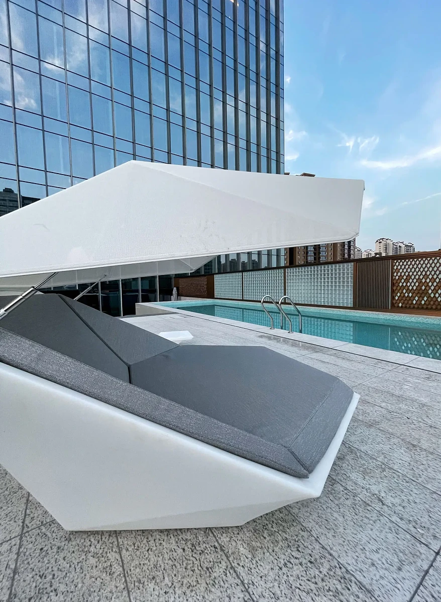 vondom-outdoor-funiture-W-hotel-changsha-7-scaled.jpg [359.09 KB]