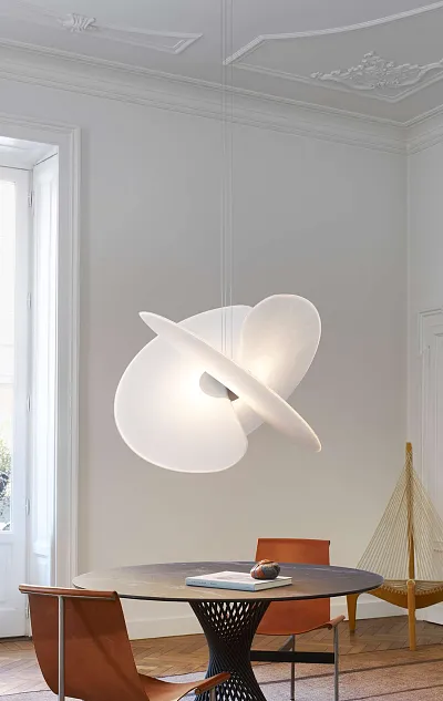 oswietlenie dekoracyjne_lampa wiszaca luceplan.jpg Artykuły i Inspiracje w Branży Wnętrzarskiej | Blog Maxfliz