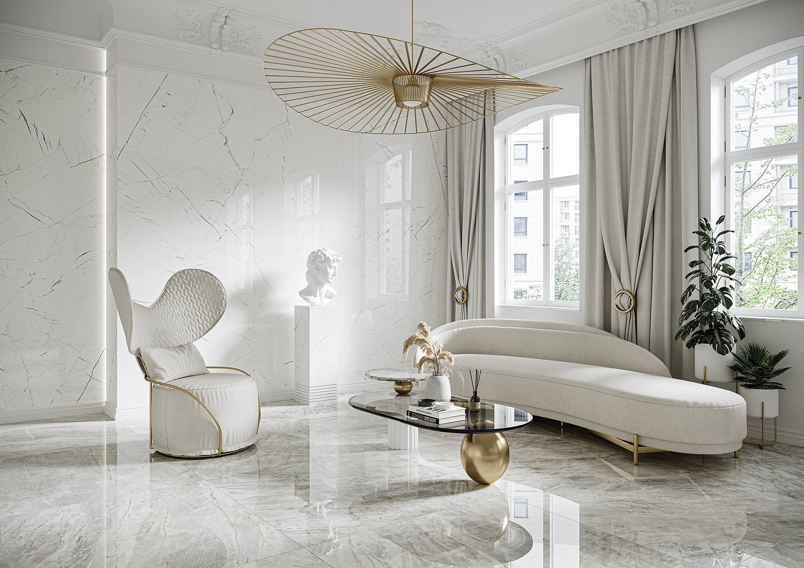 Biały fotel oraz sofa w eleganckiej aranżacji z wykorzystaniem marmurowych płytek oraz złotych akcentów. 