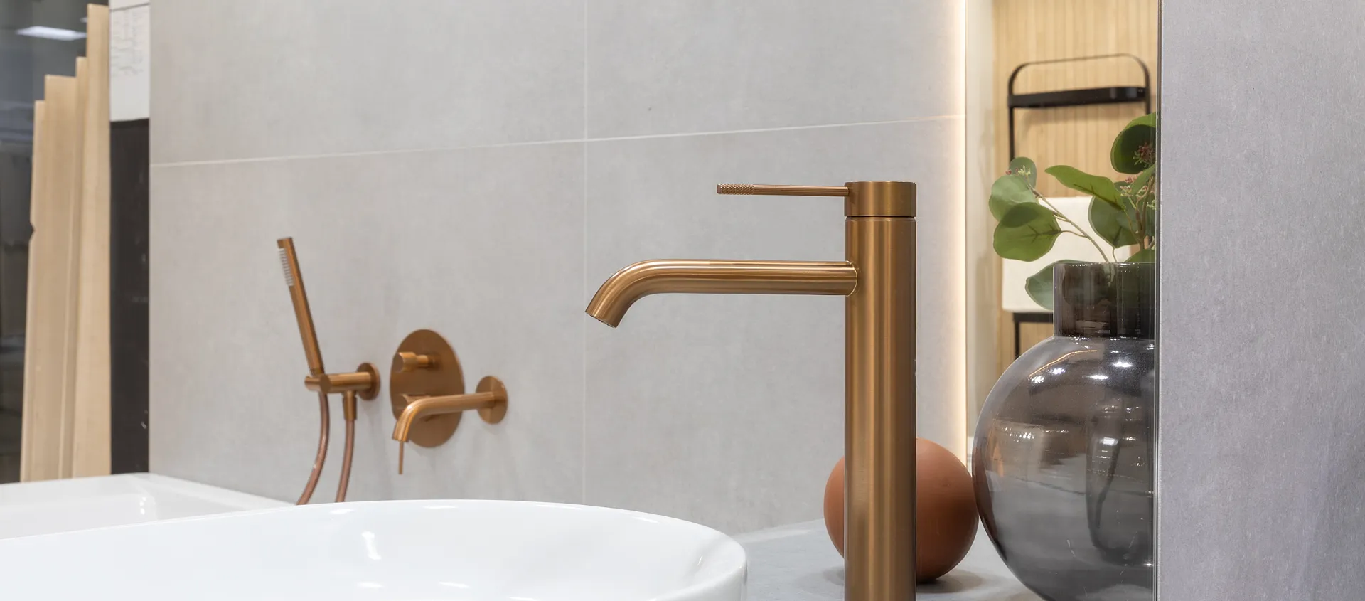 Bateria_umywalkowa_Mobi_Northern.JPG Wanna w Małej Łazience – Aranżacja | Maxfliz