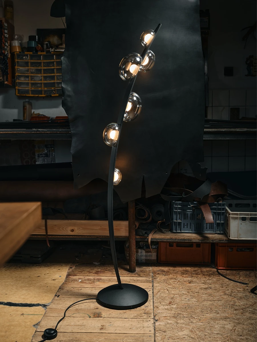 Lampa_podłogowa_ dew-drops_bomma_craft_floor_lighting_ph_veskrna.jpg [534.99 KB]