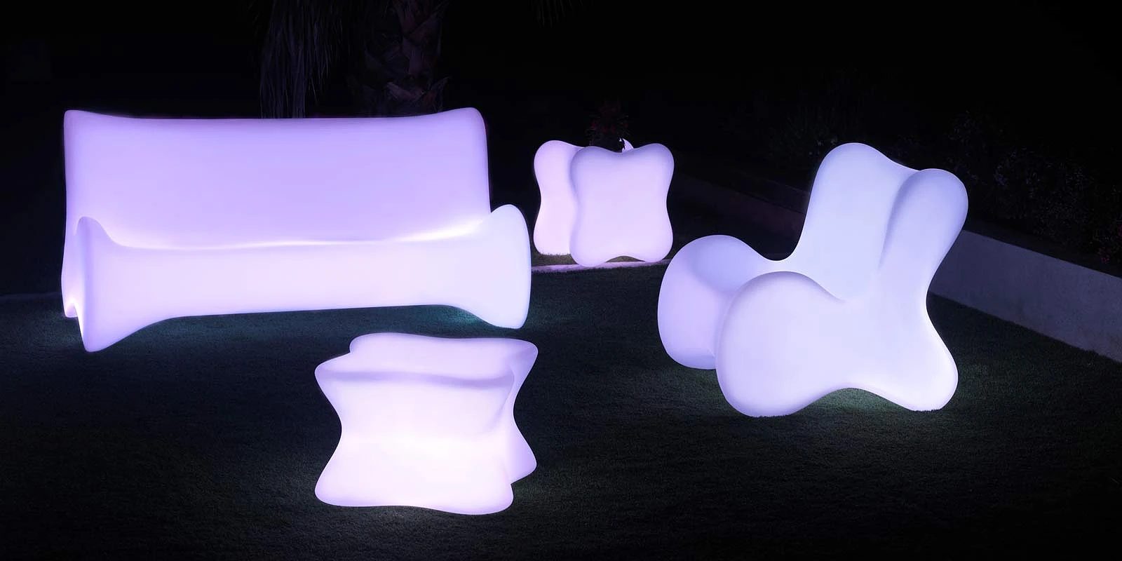 Vondom-Pal-outdoor-sofa-Karim-Rashid-4.jpg [58.68 KB]