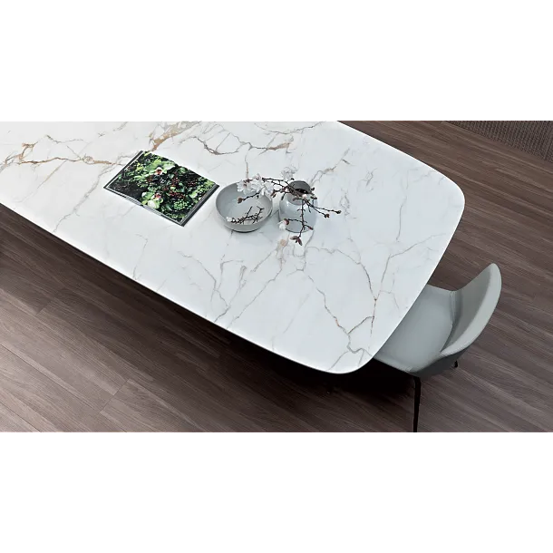 Stół Art – Dynamika i Elegancja Włoskiego Designu