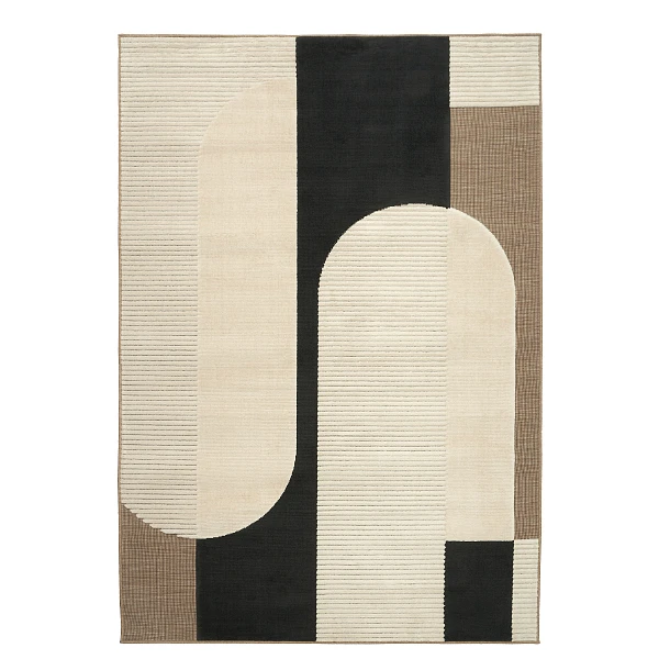 Dywan na taras z abstrakcyjnym motywem w kolorach czerni, brązu oraz kremowej bieli.
