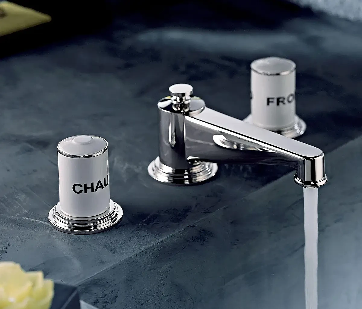 Bateria umywalkowa z porcelanowymi kurkami THG.webp [50.50 KB]