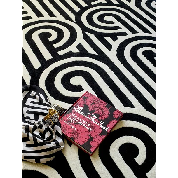Dywan Geometryczny Wełniany Turnabouts Black 170x240 cm od Carpets&More