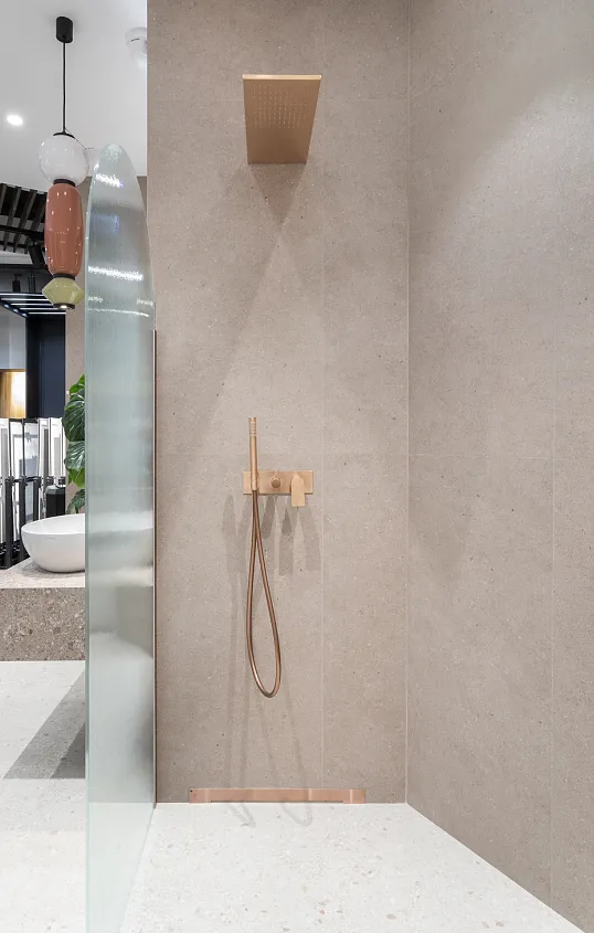 Ścianka walk-in Nesta marki New Trendy1.JPG Aranżacja Eleganckiej Łazienki z Nutą Retro | Maxfliz