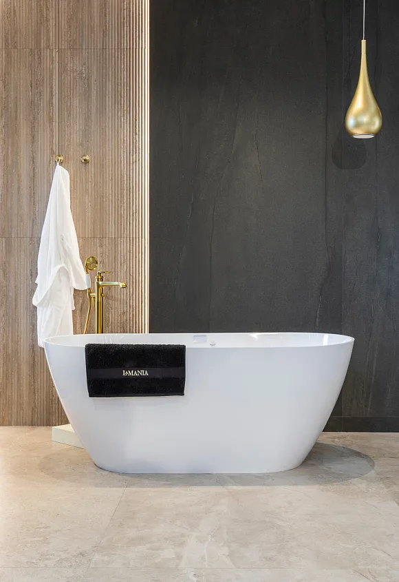 Wanna wolnostojąca Hilton Pro od Mobi, płytki Porcelanosa i Grand Collection.JPG Domowe SPA – Aranżacja Łazienki w Maxfliz Warszawa
